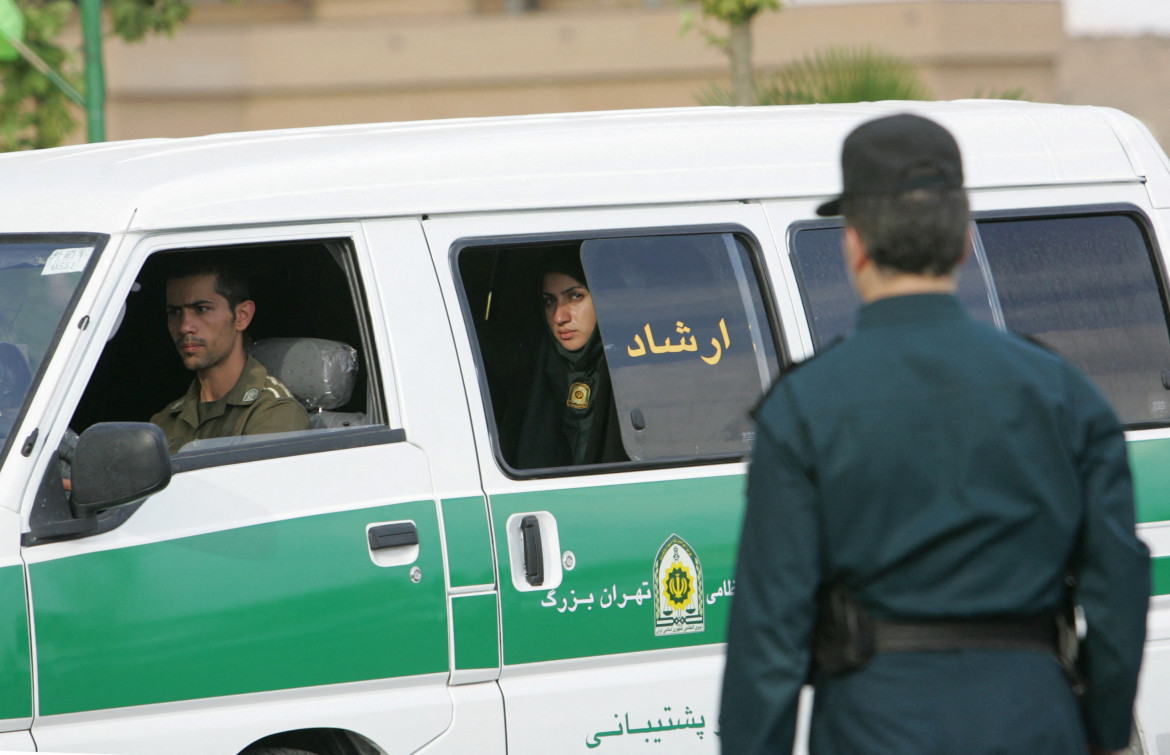 Sempre più donne senza velo in Iran torna la polizia morale il manifesto