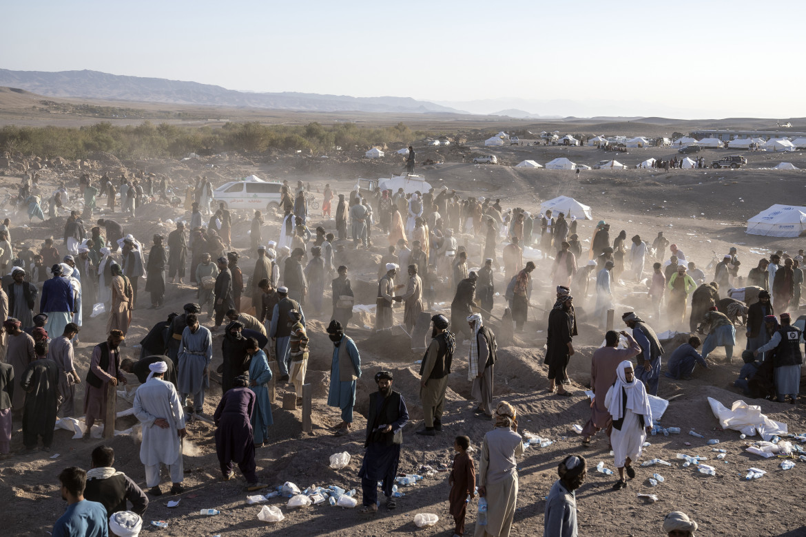 Sisma In Afghanistan Migliaia Di Morti E Aiuti Col Contagocce Il