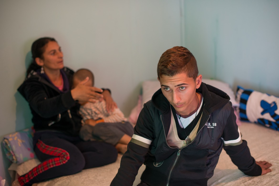 Ionuz, uno dei ragazzi picchiati, nel campo rom Al Karama di Borgo Bainsizza, Latina
