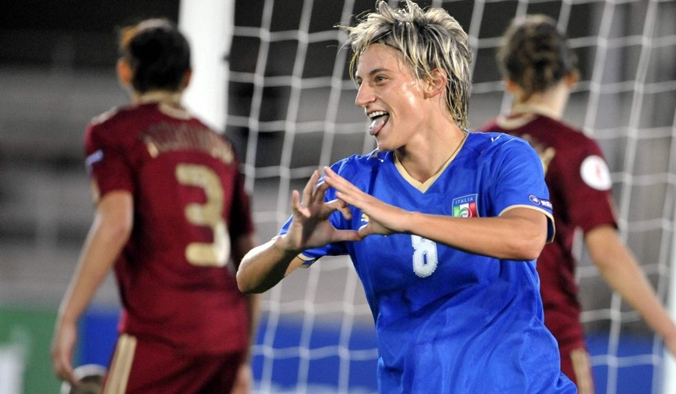 Melania Gabbiadini, sorella di Manolo Gabbiadini, centrocampista del Napoli, unico calciatore a scrivere un tweet di solidarietà
