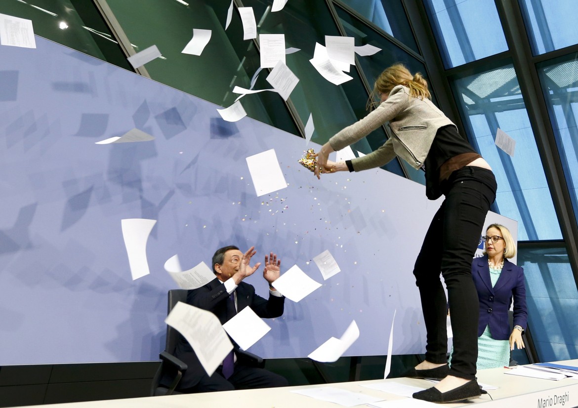 Francoforte 2015, contestazione a Mario Draghi, allora presidente della Banca Centrale Europea
