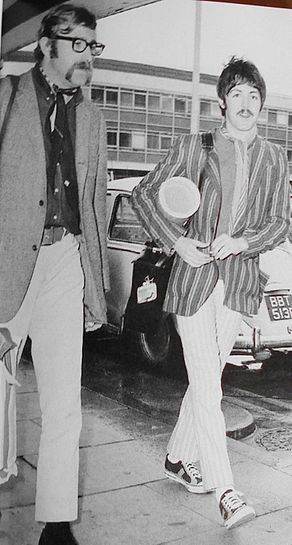 Mal Evans e Paul Mc Cartney, nel 1967.