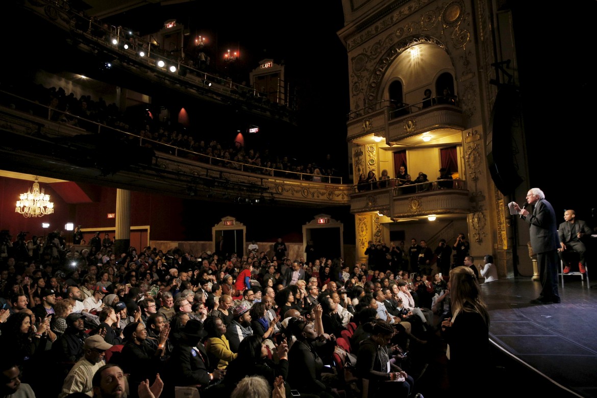 Bernie Sanders all'Apollo Theater di Harlem, New York, lo scorso 9 aprile