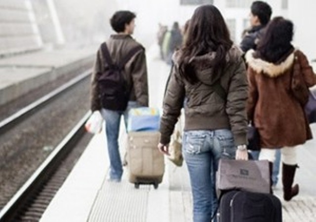 Record di partenze dall’Italia: +4,5% in un anno, 1 su 9 all’estero