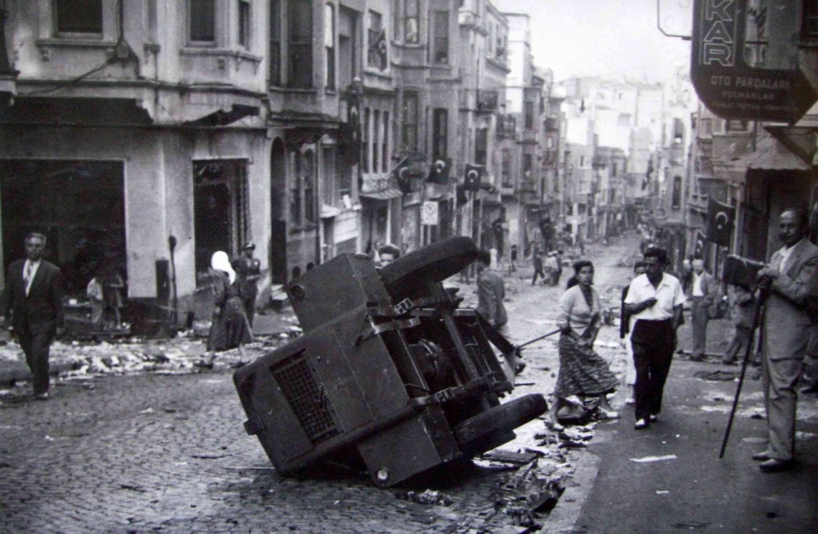 Una foto scattata a Istanbul il 6 settembre 1955 durante i pogrom anti-greci