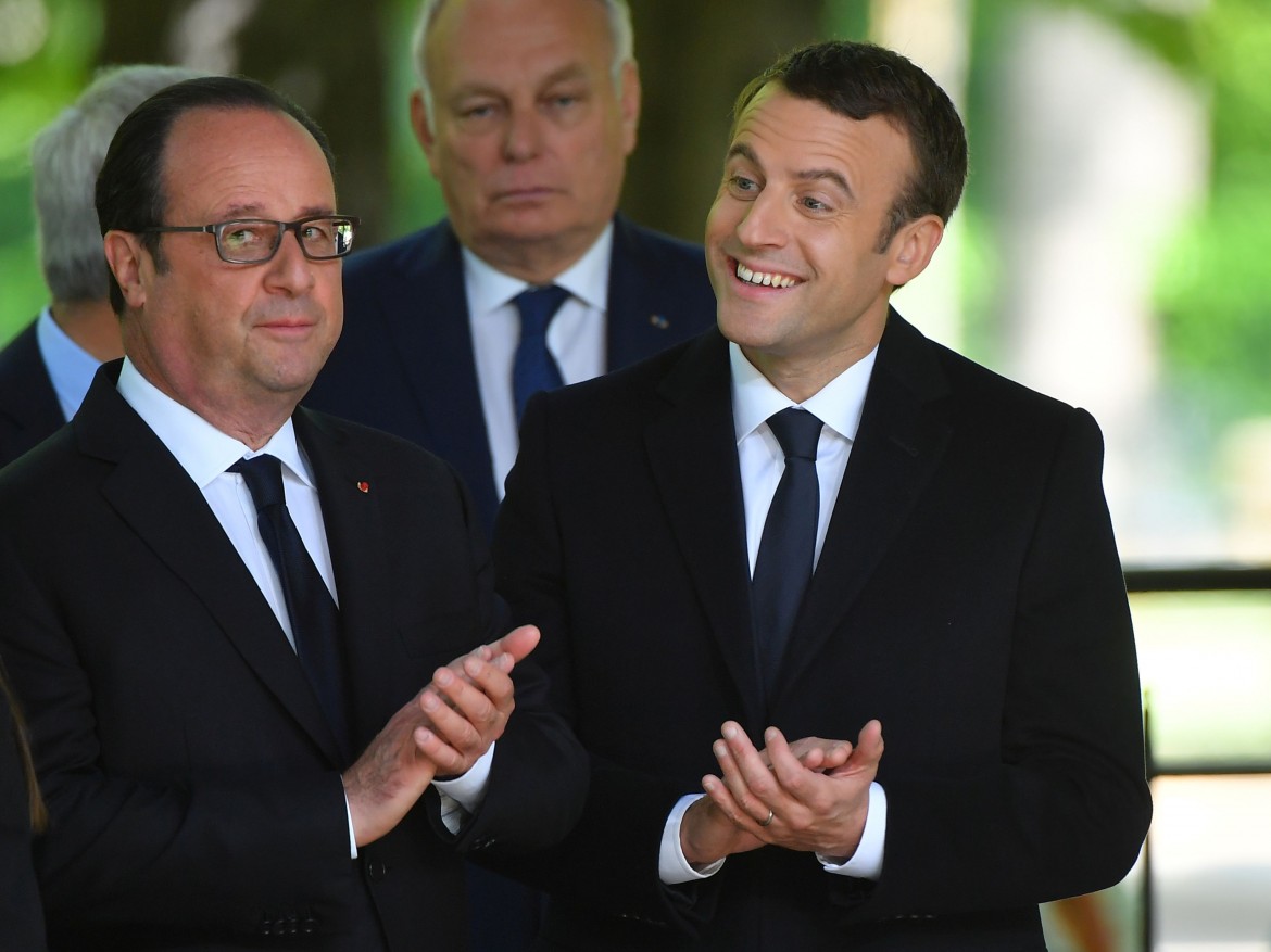François Hollande ed Emmanuel Macron alla XII Giornata nazionale per l'abolizione del commercio e della schiavitù