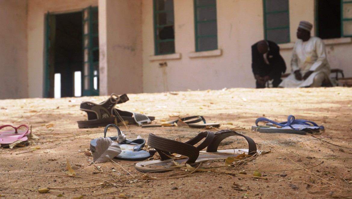 Quel che resta delle ragazze rapite nel cortile dell'Istituto tecnico femminile statale di Dapchi