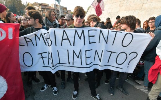 La rivolta della scuola contro la regionalizzazione dell8217istruzione