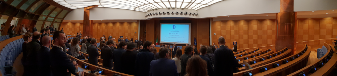 La nuova aula dei gruppi parlamentari di Montecitorio durante la proiezione del film «Sulla mia pelle» di Alessio Cremonini