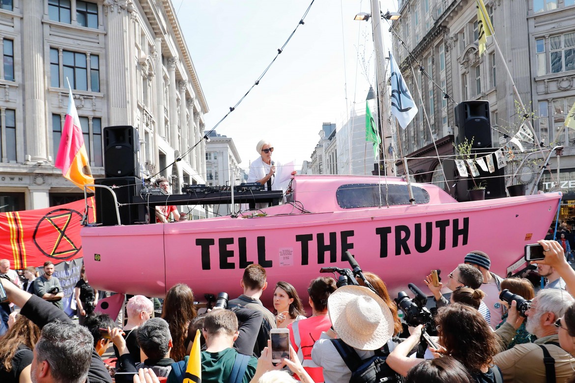 Londra, Extinction Rebellion in piazza 