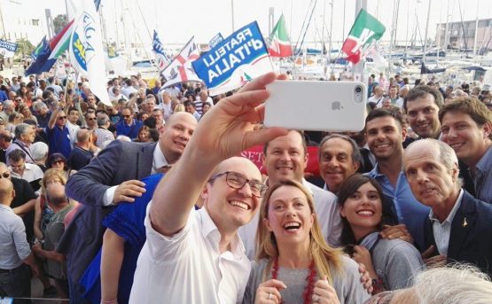 In basso il nuovo sindaco di Cagliari Paolo Truzzu Fdi e Francesca Ghirra In basso il nuovo sindaco di Cagliari Paolo Truzzu Fdi e Francesca Ghirra