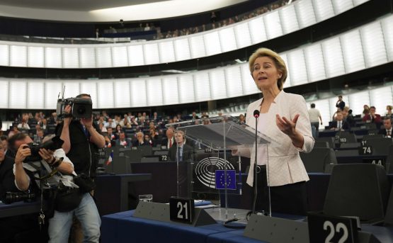 Il presidente dellEuroparlamento David Sassoli con Ursula von der Leyen Il presidente dellEuroparlamento David Sassoli con Ursula von der Leyen