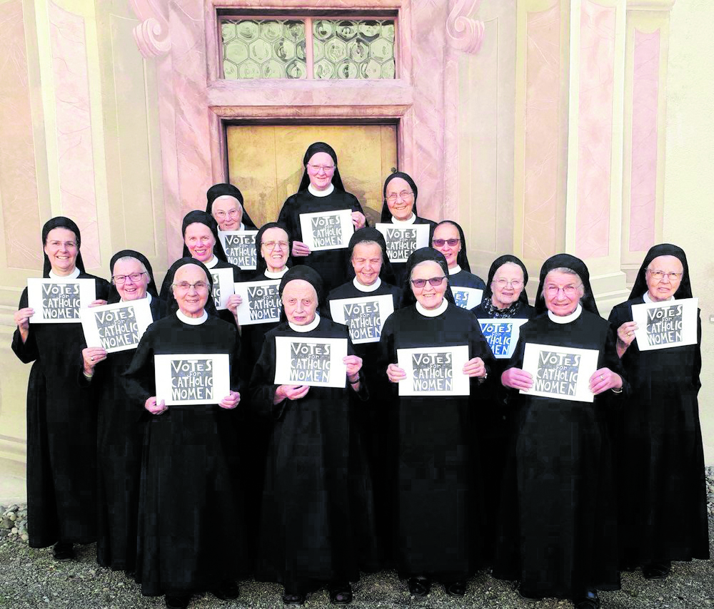 Suore in posa per la campagna delle religiose «Voices of Faith»