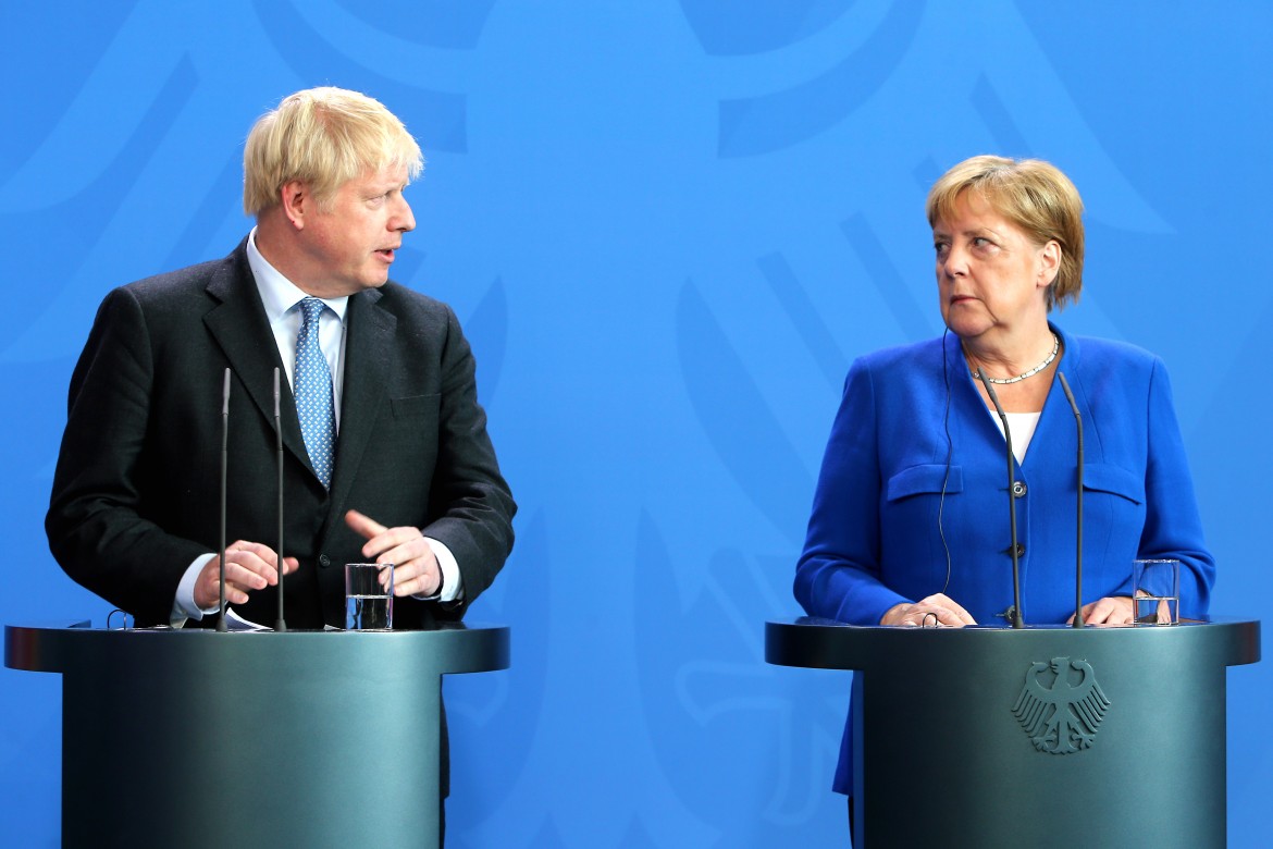 Boris Johnson e Angela Merkel 