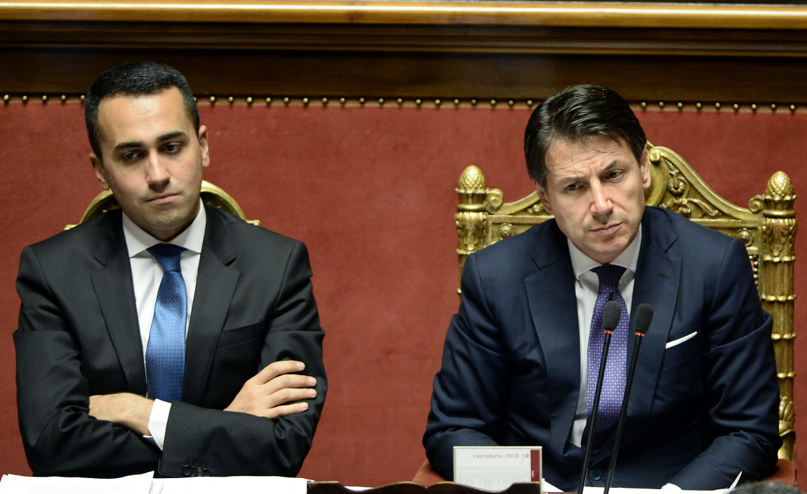Graffito contro Draghi, nuova lite Conte Di Maio sul post del tesoriere 5S Graffito contro Draghi, nuova lite Conte Di Maio sul post del tesoriere 5S