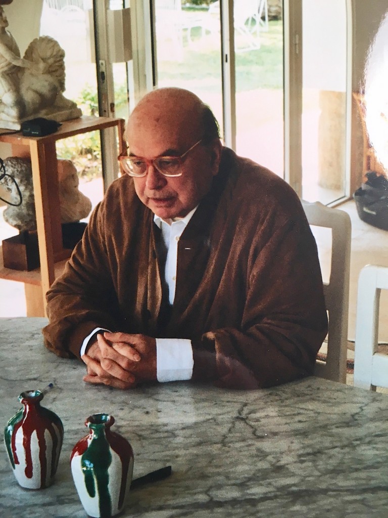 Bettino Craxi nella sua casa di Hammamet, nel 1999, durante un'intervista per la Tv svizzera