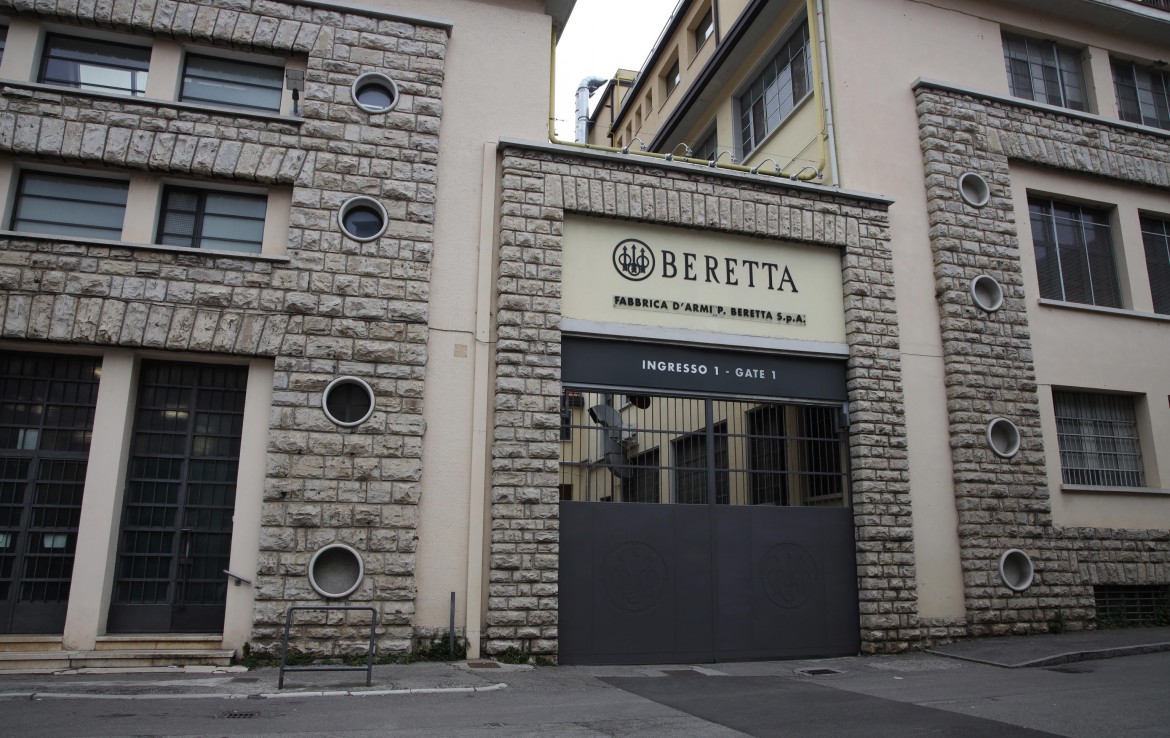 I vescovi di Piemonte e Val d’Aosta contro le fabbriche di armi il manifesto I vescovi di Piemonte e Val d’Aosta contro le fabbriche di armi il manifesto
