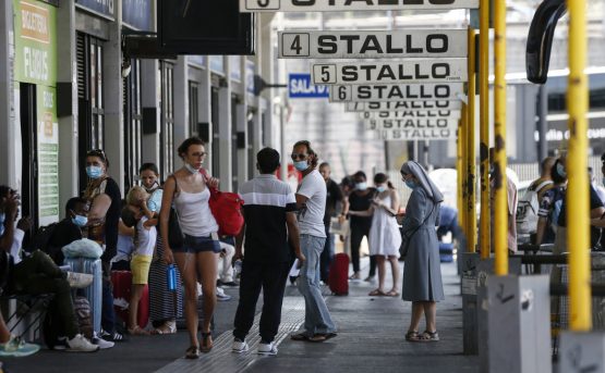 Contagi in aumento mai un dato cos alto negli ultimi tre mesi
