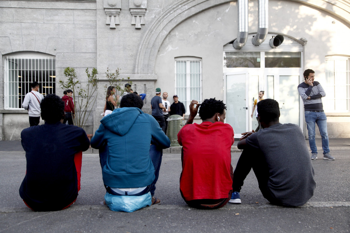 Decreti sicurezza, il nuovo testo blinda le frontiere il manifesto