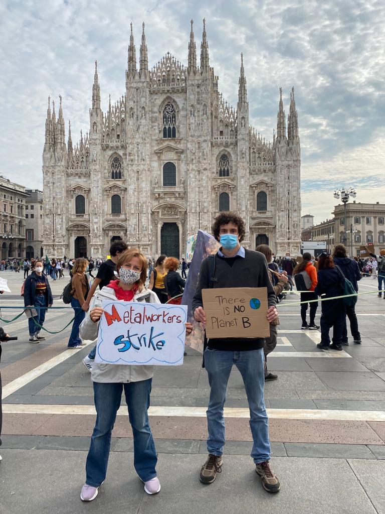 Andrea Torti e Roberta Turi della Fiom a Fridays for future a Milano