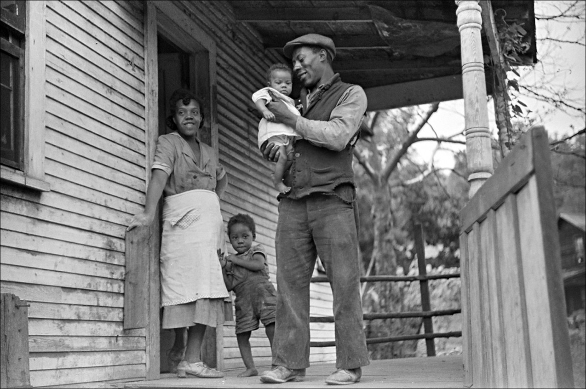 «Coal miner, his wife and two of their children. Bertha Hill, West Virginia, 1938», foto Library of Congress