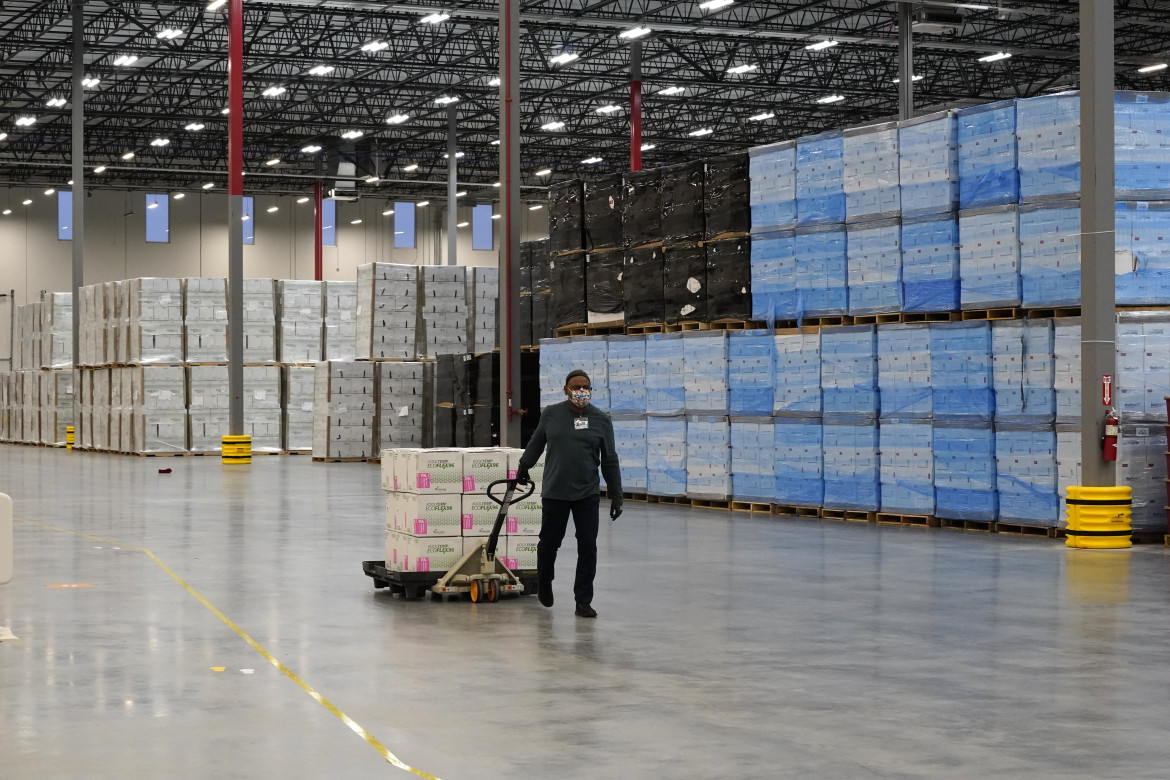 Il vaccino Moderna stoccato nel centro di distribuzione McKesson a Olive Branch (Mississippi)