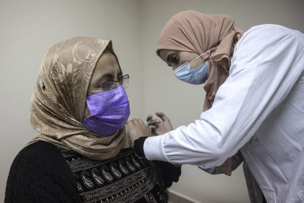 20est2f01-vaccini-israele-donne-beduine-ap 20est2f01-vaccini-israele-donne-beduine-ap