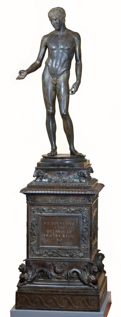Idolino di Pesaro, Firenze, Museo Archeologico: statua, di epoca romana; base, realizzata nella bottega dei fratelli Lombardo verso la metà del Cinquecento