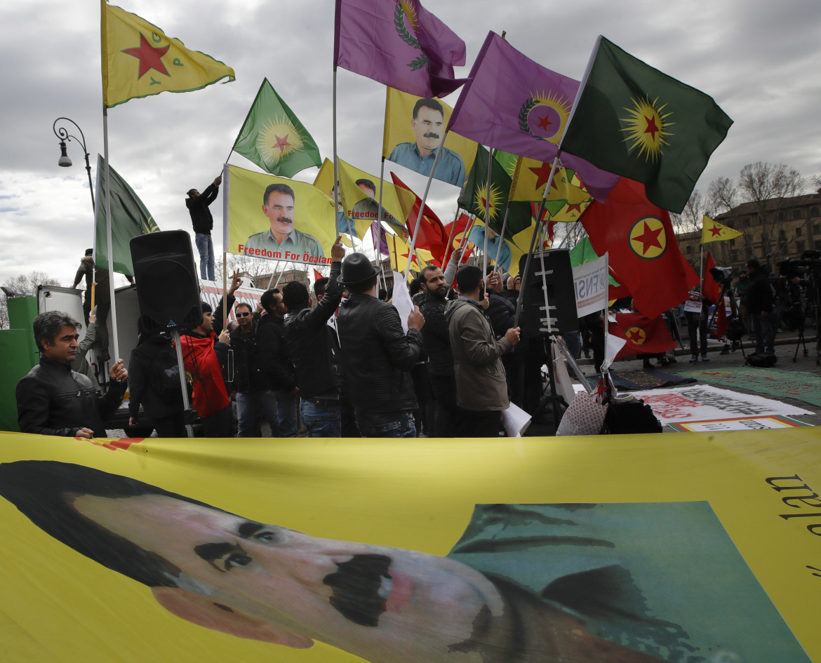 Roma, manifestazione per il rilascio di Abdullah Ocalan e contro Erdogan, durante una visita del presidente turco in Vaticano
