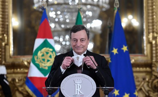 Draghi e la scuola impresa E dopo un anno di Dad lezioni in estate e doppi turni
