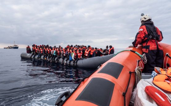 Benzina sul mare Salvate 102 persone
