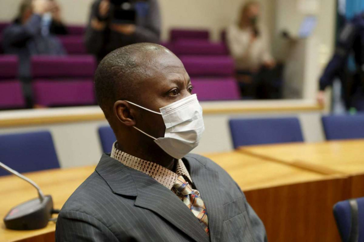 Gibril Massaquoi, 51 anni, durante il processo che si è aperto il 1 febbraio in Finlandia. Ora la corte si trasferisce per tre mesi in Liberia