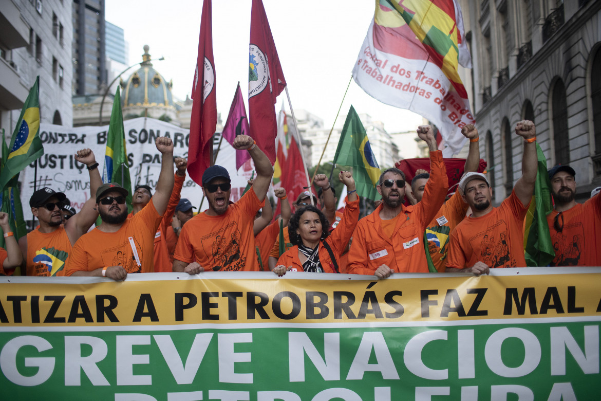 Rio de Janeiro, febbraio 2020, lavoratori del settore petrolifero in sciopero contro i piani di privatizzazione di Petrobras