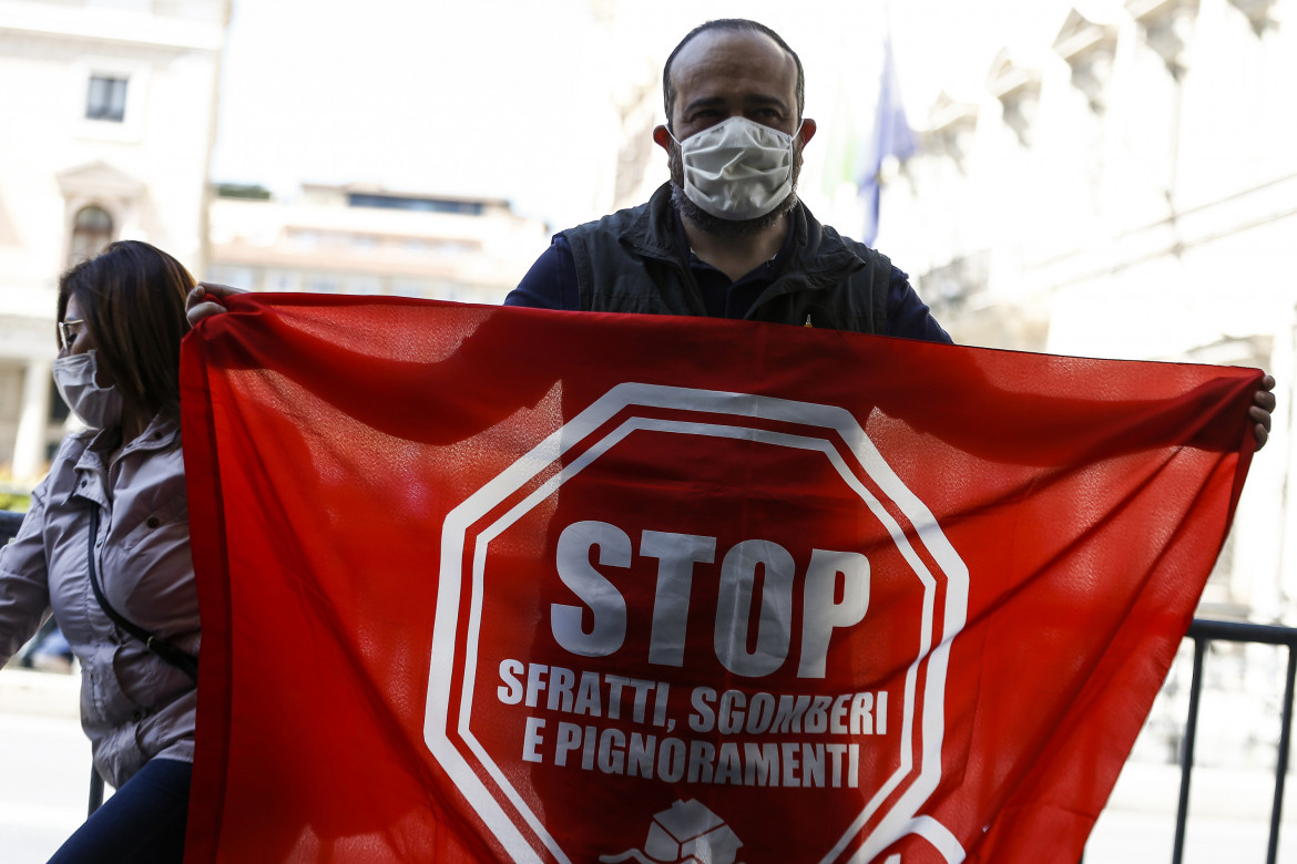 Domani via agli sfratti un’altra bomba sociale il manifesto