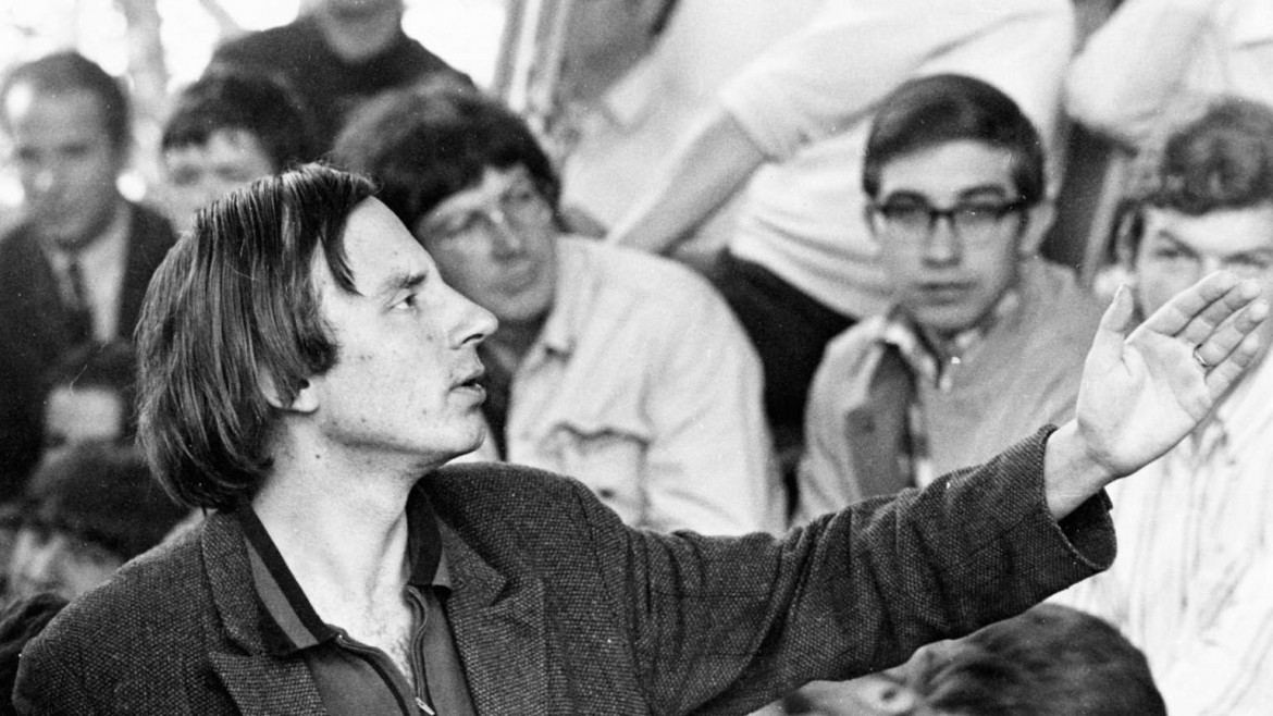 Hans-Jürgen Krahl interviene ad un'assemblea della Lega tedesca degli studenti socialisti (Sds) nel 1968
