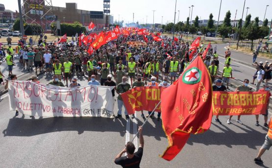 Un corteo di popolo per le tute blu Gkn