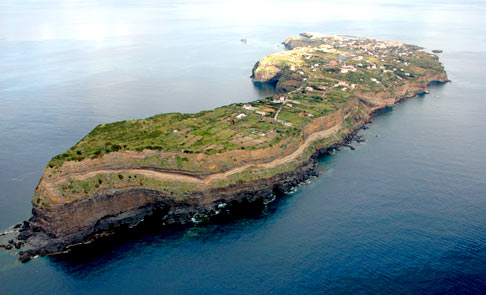 Le isole, metafora estrema dell’indeterminatezza umana Le isole, metafora estrema dell’indeterminatezza umana