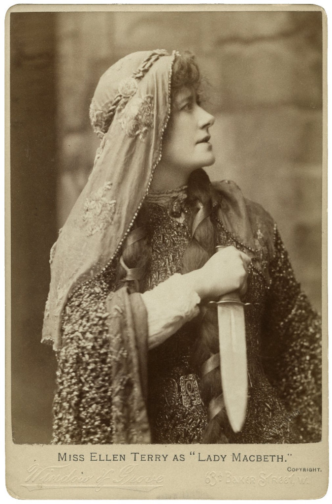 Ellen Terry nel ruolo di Lady Macbeth in Macbeth di William Shakespeare, foto di Window & Grove, 1888 (Londra, National Portrait Gallery)