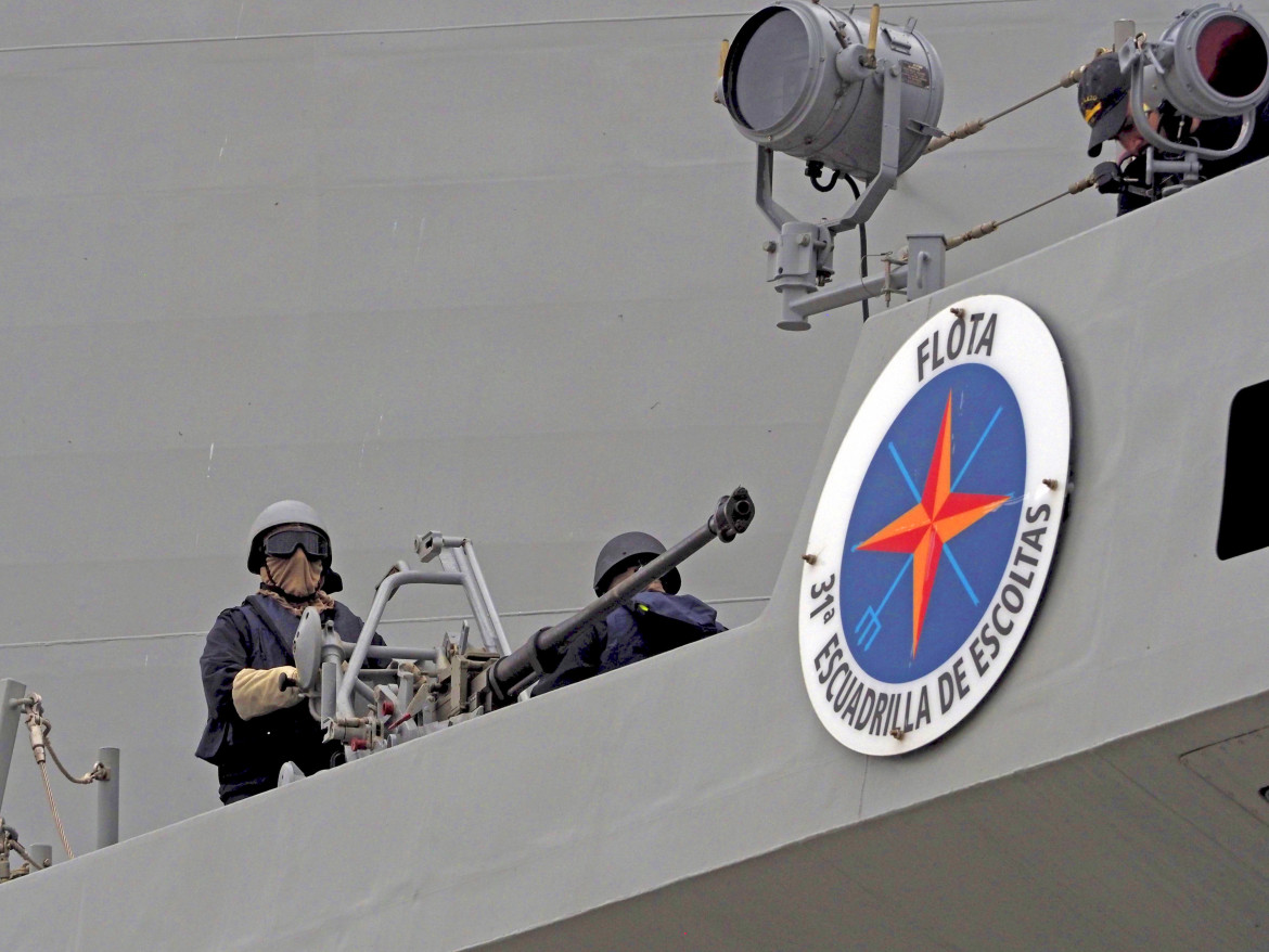 La fregata spagnola Blas de Lezo salpa dal porto di Saragozza per raggiungere la flotta Nato nel Mar Nero