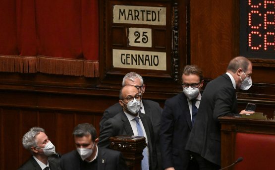 Le prove di forza dei leader senza coalizioni