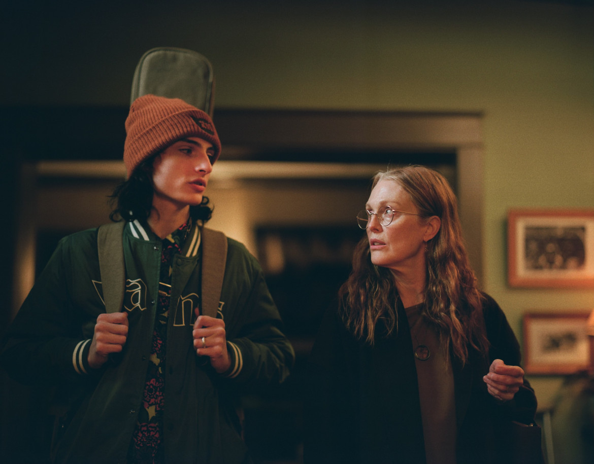 La giovane rock star dell’irrequieto Jesse Eisenberg si scopre troppo narcisista La giovane rock star dell’irrequieto Jesse Eisenberg si scopre troppo narcisista