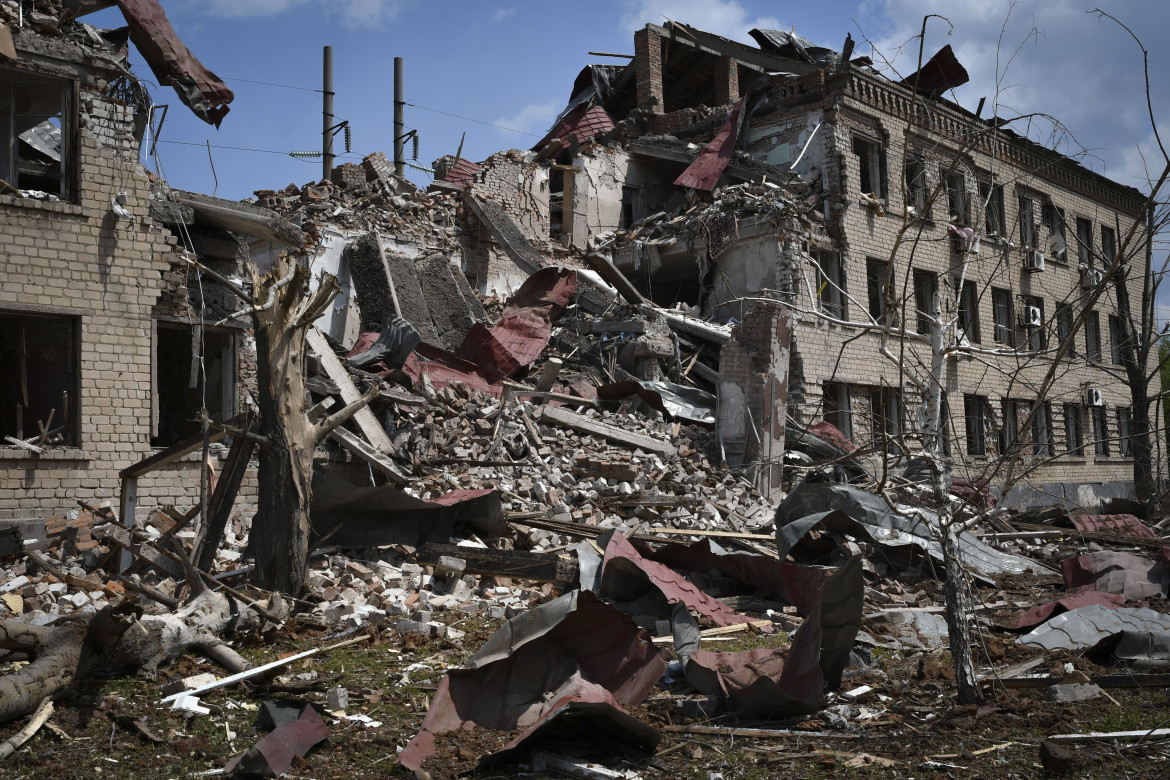 Verso l’accerchiamento del Donbass, i russi avanzano Verso l’accerchiamento del Donbass, i russi avanzano