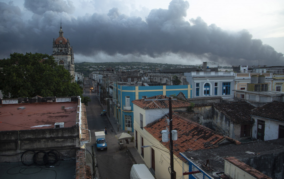 L’incendio più grande di sempre devasta Cuba L’incendio più grande di sempre devasta Cuba