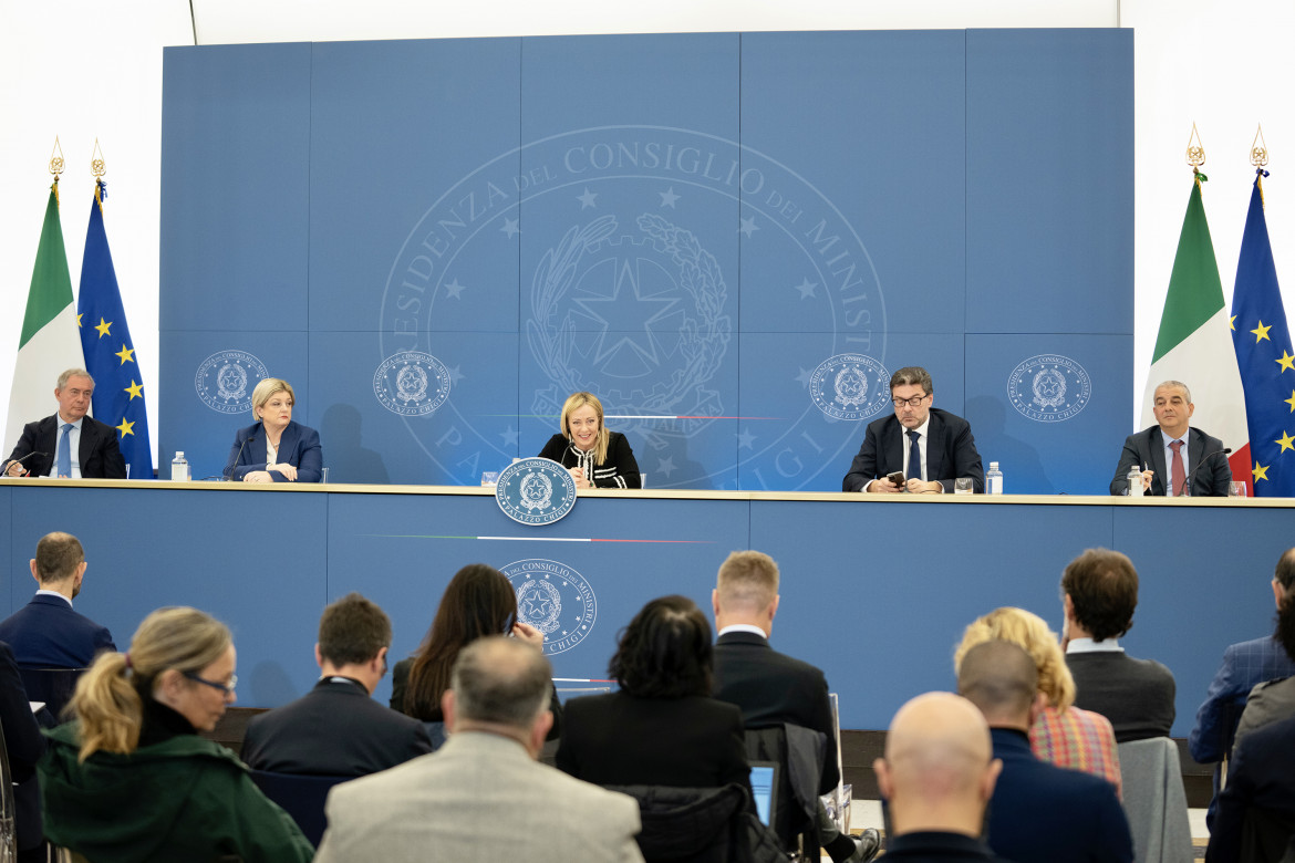 Non si discutono 174 articoli in venti giorni Non si discutono 174 articoli in venti giorni