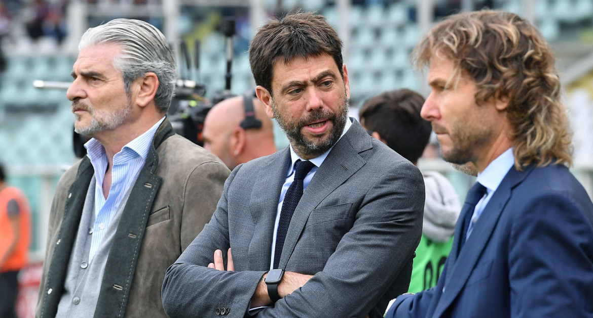 Si dimette tutto il cda della Juve. Agnelli compreso Si dimette tutto il cda della Juve. Agnelli compreso