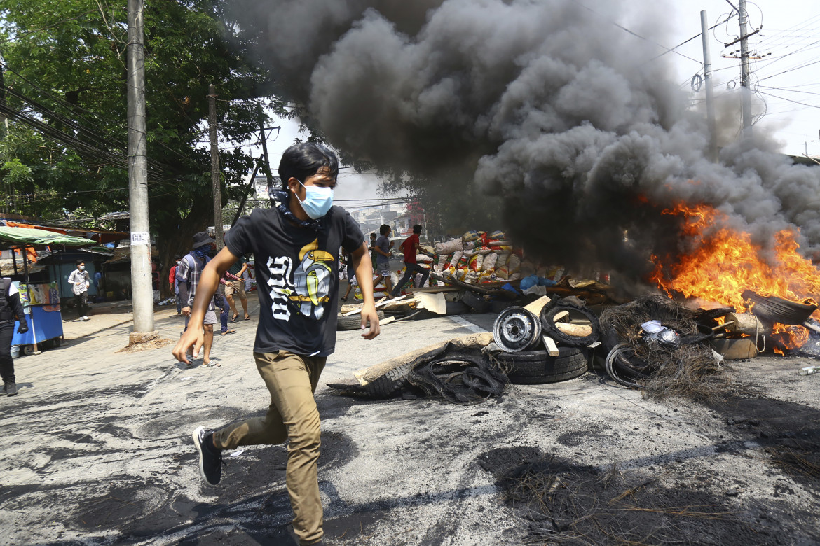 Myanmar, la giunta condanna a morte 139 dissidenti Myanmar, la giunta condanna a morte 139 dissidenti