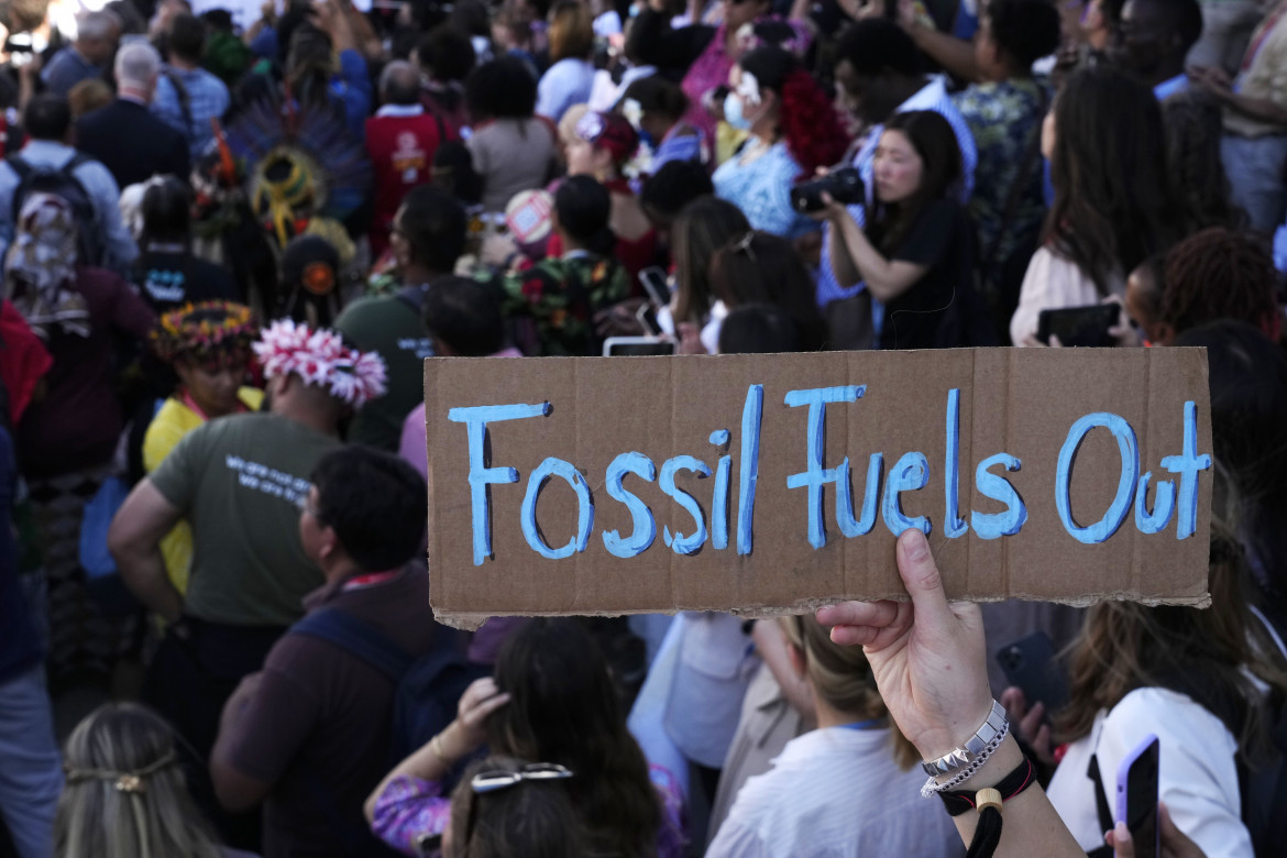 Le multinazionali fossili possono essere giudicate per danni climatici Le multinazionali fossili possono essere giudicate per danni climatici