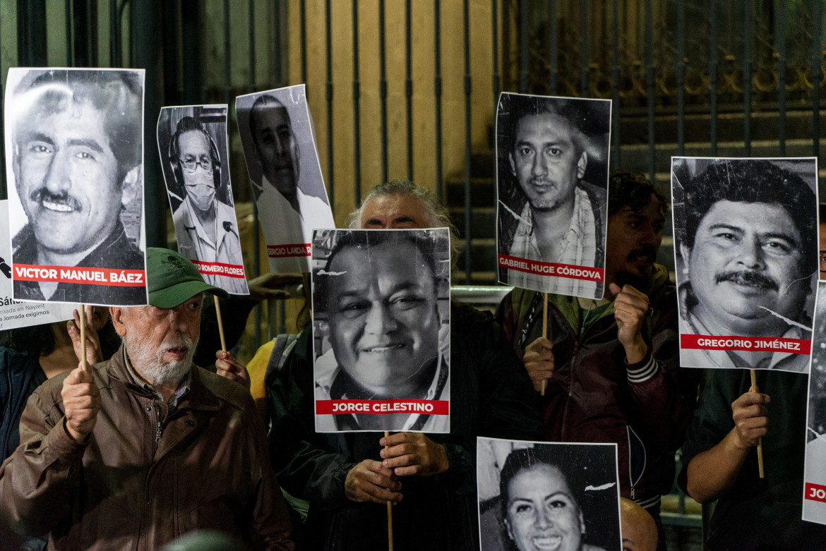 Ne uccide più la penna il manifesto Immagine