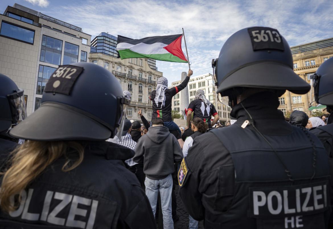 La Linke chiede protezione, oggi il corteo