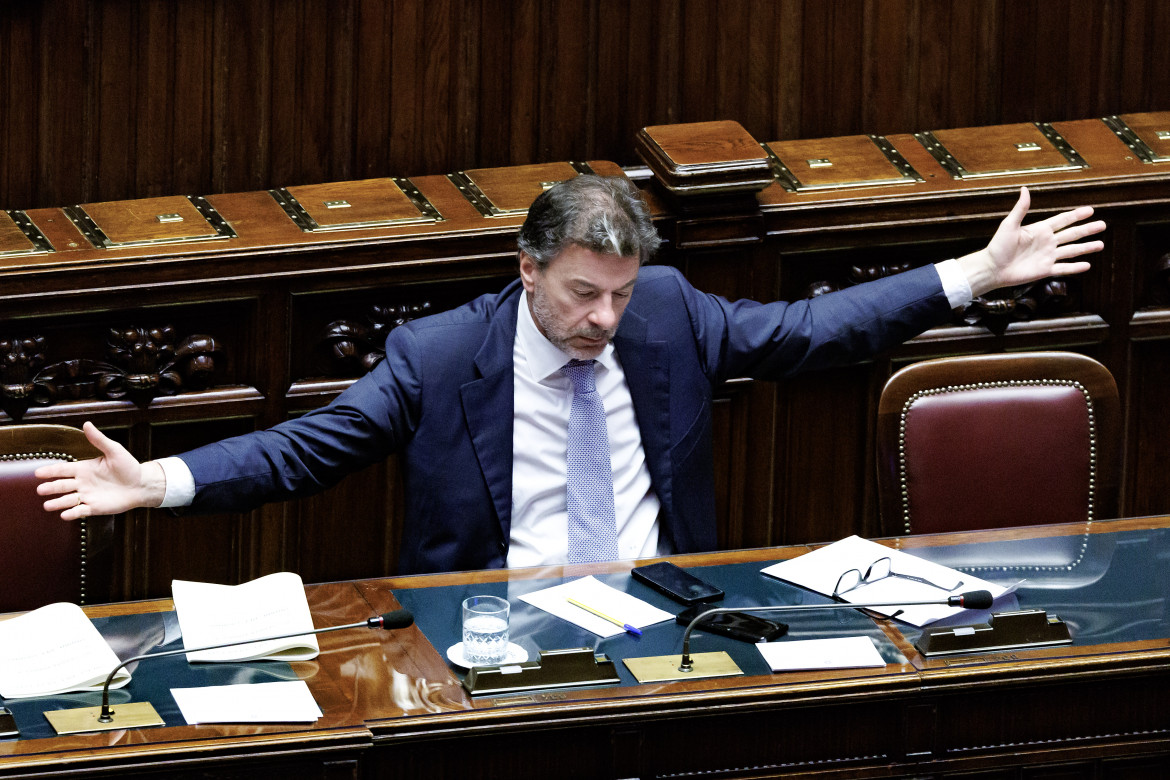 Da pontiere a pompiere: Giorgetti minimizza il danno dei dazi Da pontiere a pompiere: Giorgetti minimizza il danno dei dazi